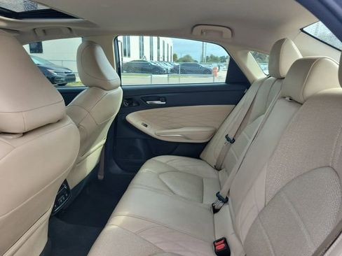 Used 2019 Toyota Avalon Limited image 6