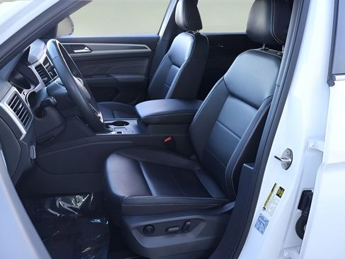 Used 2021 Volkswagen Atlas Cross Sport SE w/ Panoramic Sunroof Package image 12