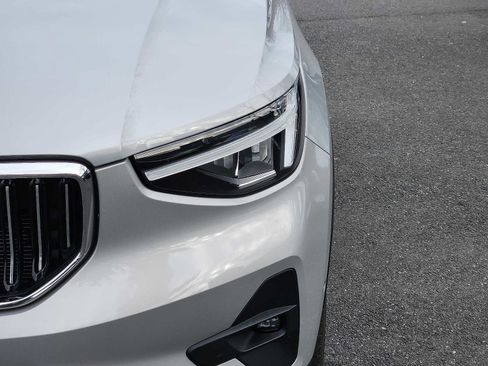 Certified 2023 Volvo XC40 B5 Plus w/ Protection Package Premier image 9