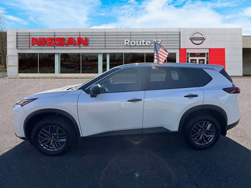 Used 2025 Nissan Rogue S image 6