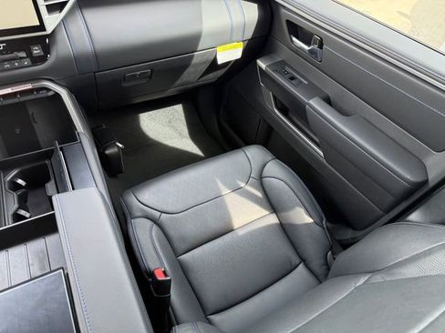 Used 2025 Toyota Tundra Platinum image 29