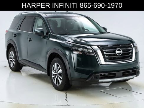 Used 2025 Nissan Pathfinder SL image 16