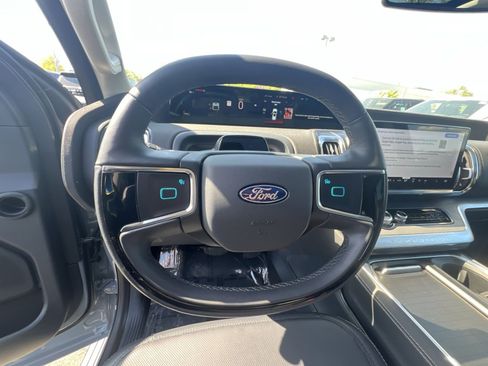 New 2025 Ford Expedition Max Platinum w/ Driver's Package image 24