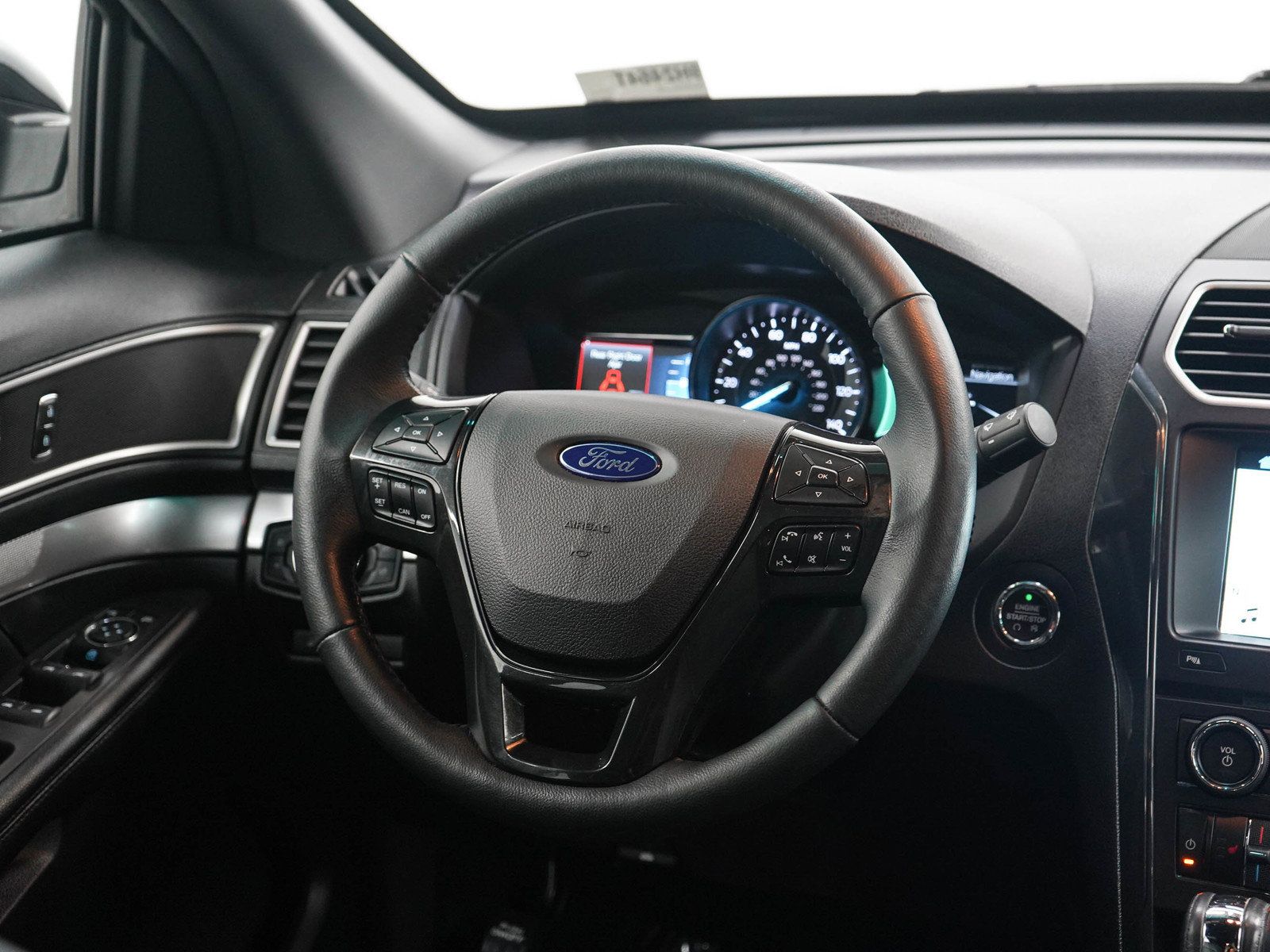 Used 2017 Ford Explorer XLT w/ Equipment Group 202A AWD/4WD image 15
