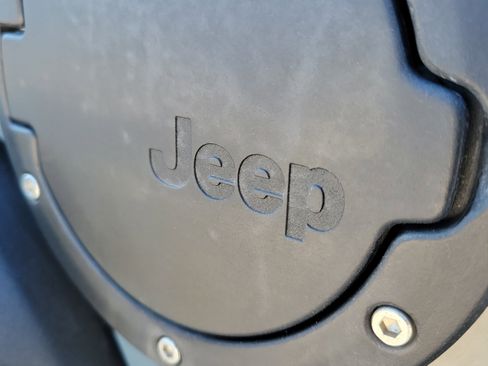 Used 2014 Jeep Wrangler Unlimited Rubicon w/ Connectivity Group image 7