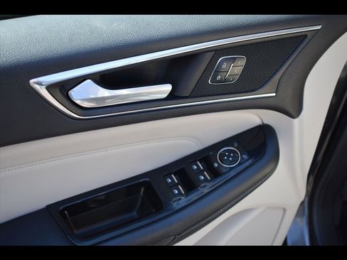 Used 2016 Ford Edge Titanium image 19