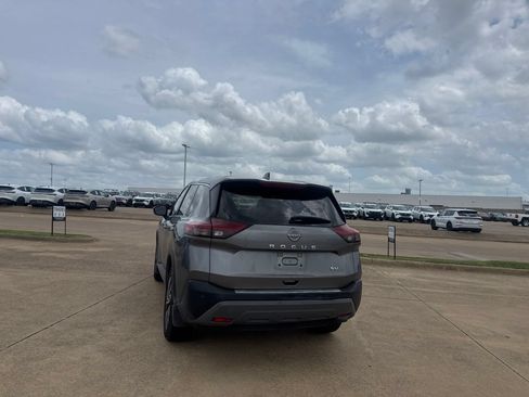 Used 2023 Nissan Rogue SV FWD image 18