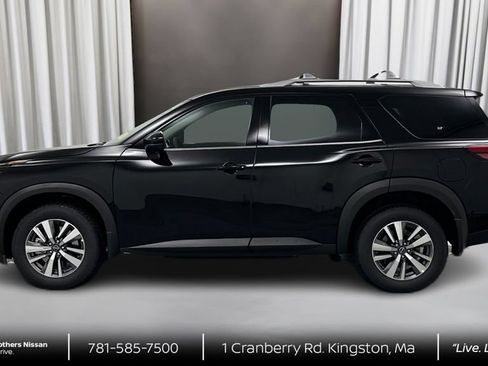 Certified 2024 Nissan Pathfinder SL w/ Black Appearance Package AWD/4WD image 8