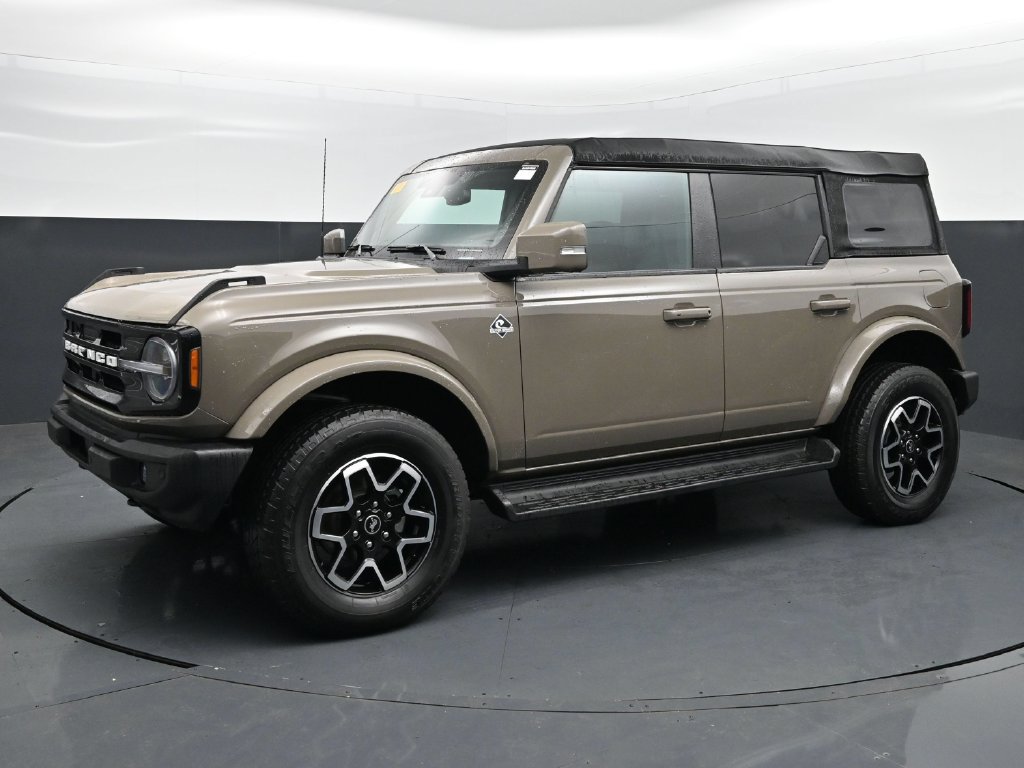 Used 2025 Ford Bronco Outer Banks AWD/4WD image 1