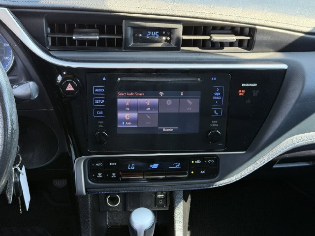 Used 2017 Toyota Corolla SE FWD image 16