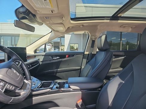 Used 2023 Lincoln Nautilus Reserve AWD/4WD image 13