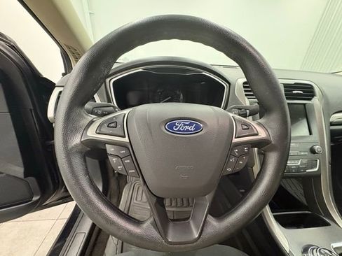 Used 2020 Ford Fusion SE image 14