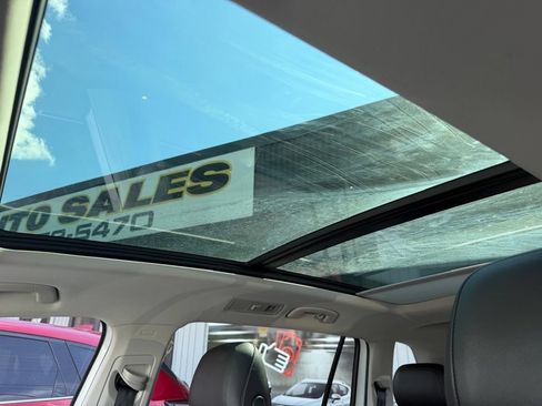 Used 2022 Volkswagen Tiguan SE w/ Panoramic Sunroof Package FWD image 65