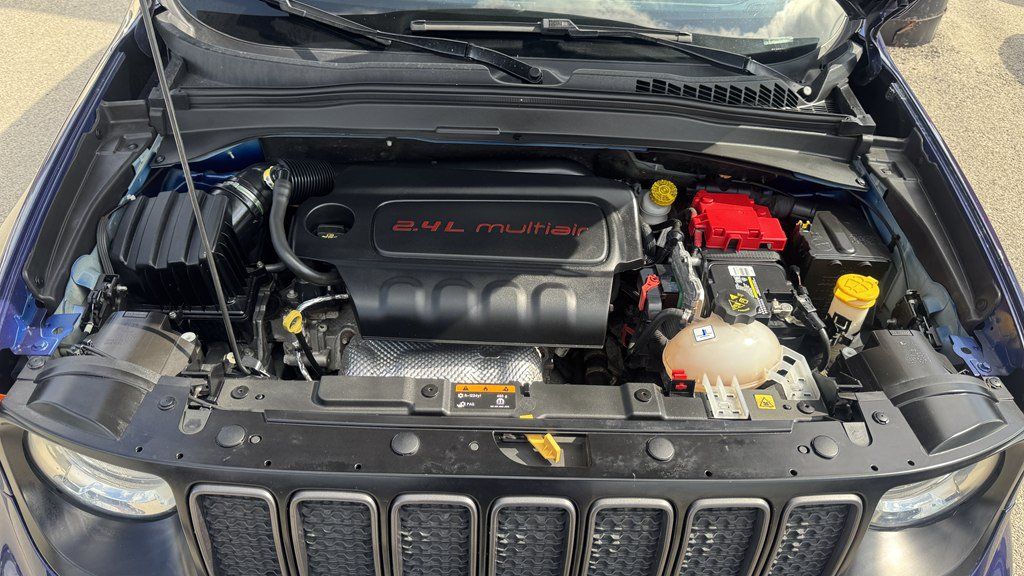 Used 2021 Jeep Renegade Latitude FWD image 10