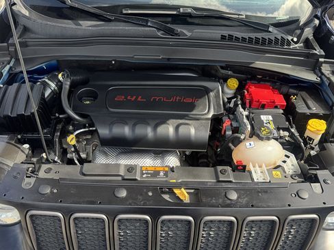 Used 2021 Jeep Renegade Latitude FWD image 10