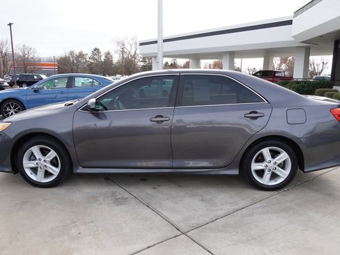 Used 2013 Toyota Camry SE image 5