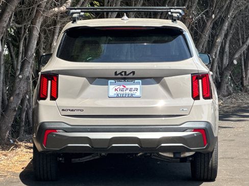 New 2025 Kia Sorento SX image 4