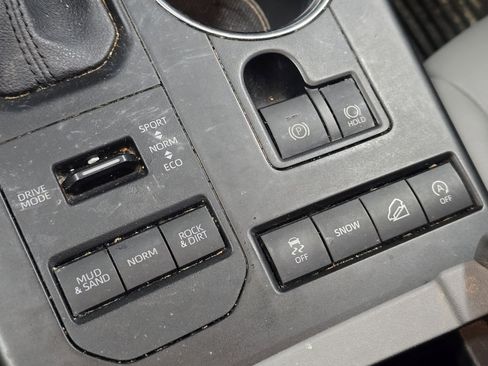 Used 2021 Toyota Highlander XLE image 7