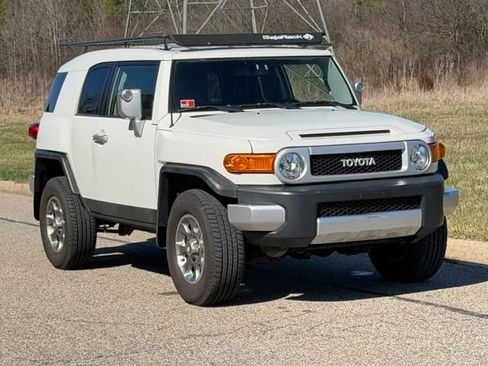 Used 2012 Toyota FJ Cruiser 4WD w/ Convenience Pkg image 2