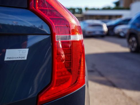 Used 2022 Volvo XC90 T8 Inscription w/ Climate Package image 11