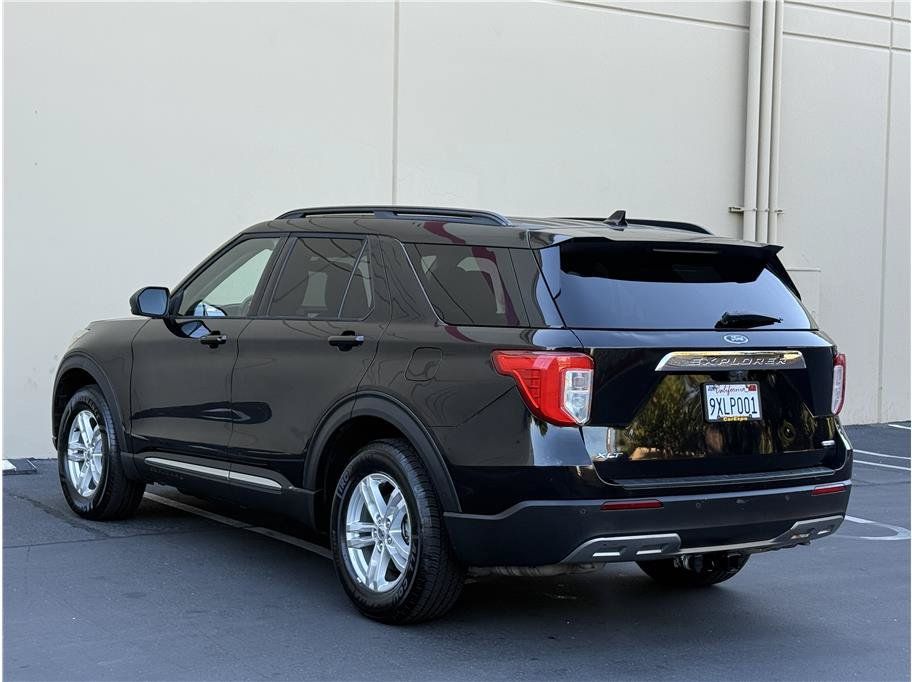 Used 2020 Ford Explorer XLT w/ Equipment Group 202A AWD/4WD image 6