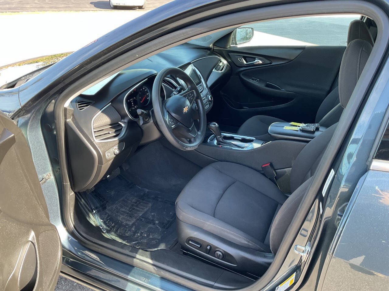 Used 2020 Chevrolet Malibu LT FWD image 14