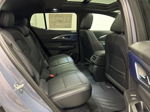New 2026 Chevrolet Equinox EV LT w/ Convenience Package II AWD/4WD image 31