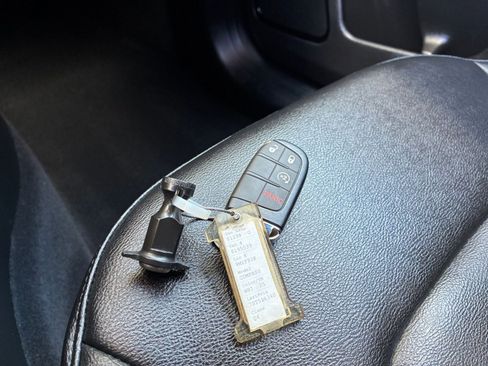 Used 2025 Jeep Compass Limited image 21