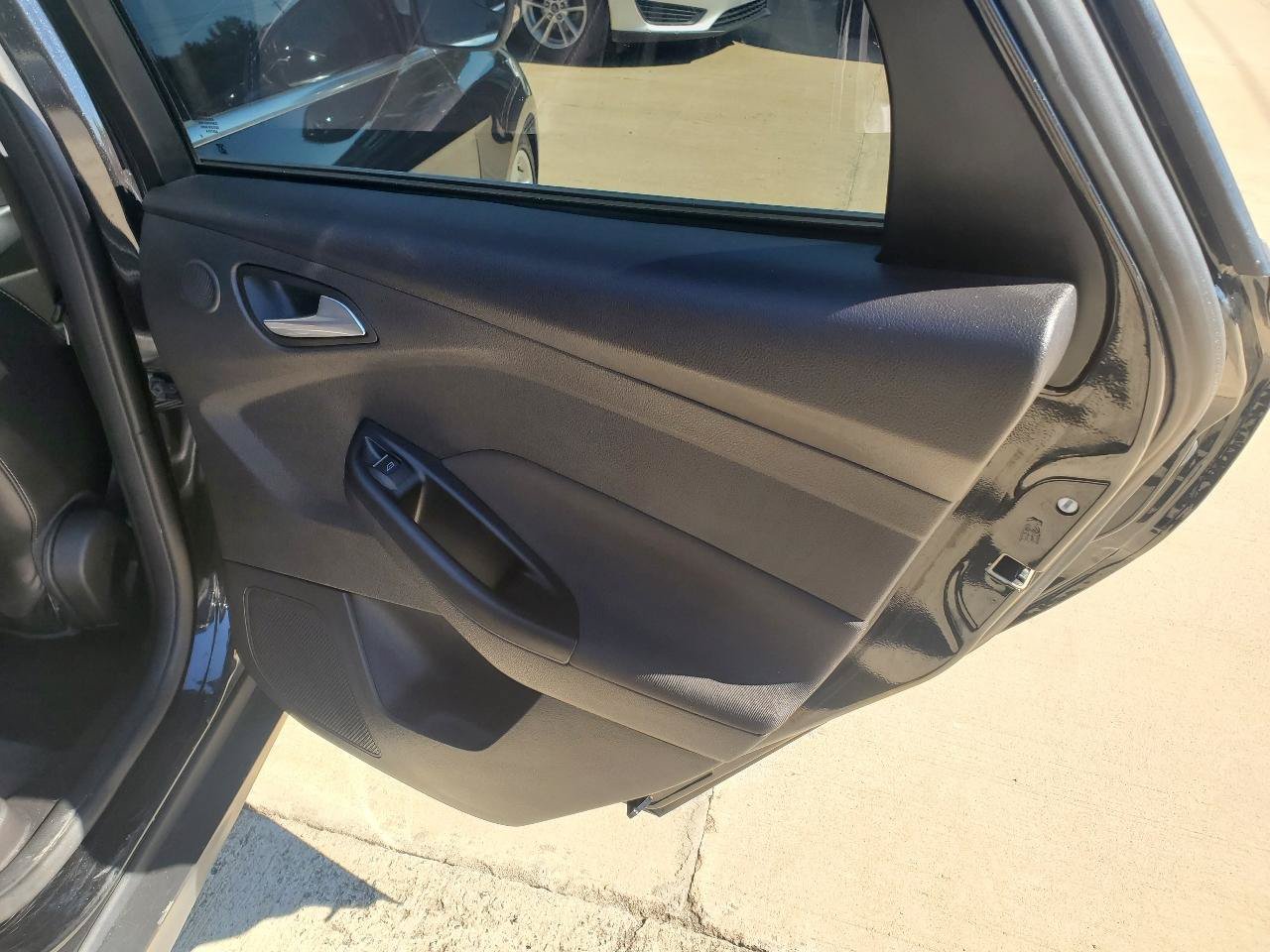 Used 2014 Ford Focus Titanium FWD image 8