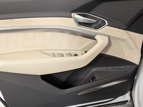 Used 2019 Audi e-tron Prestige w/ Prestige Package image 16