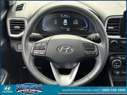 Certified 2025 Hyundai Venue SEL FWD image 15