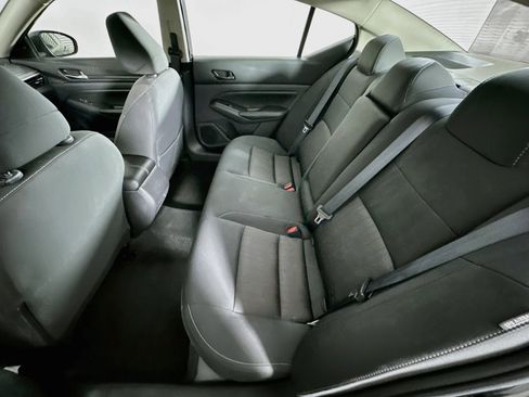 Used 2025 Nissan Altima 2.5 SV FWD image 25