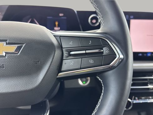 Used 2025 Chevrolet Traverse LT image 30