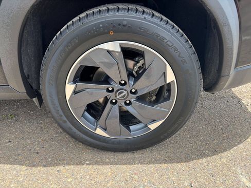 Used 2025 Nissan Rogue SV FWD image 32