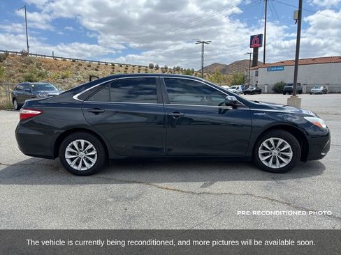 Used 2017 Toyota Camry LE FWD image 4
