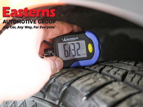 Used 2023 Chrysler Voyager LX image 27