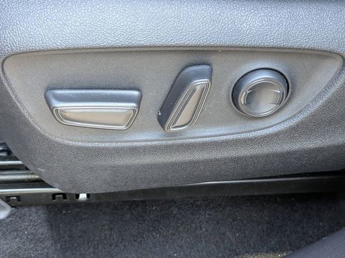 Used 2024 Toyota Highlander XLE FWD image 21