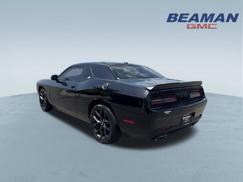 Used 2022 Dodge Challenger SXT w/ Driver Convenience Group RWD image 5