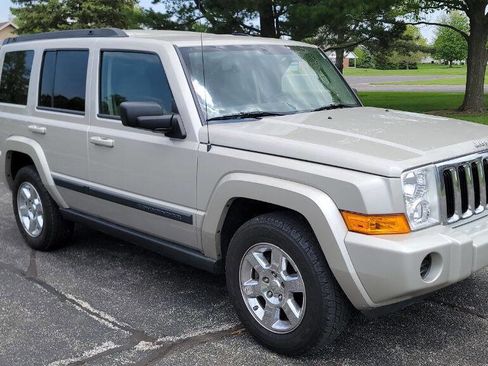 Used 2007 Jeep Commander Sport image 1