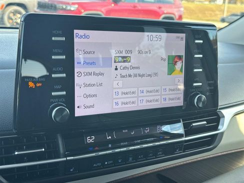 Used 2021 Toyota Sienna XLE image 36