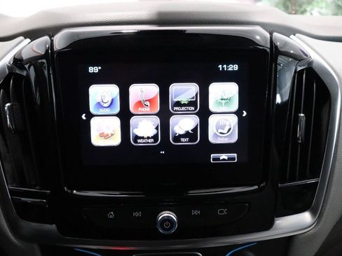 Used 2018 Chevrolet Traverse LT FWD image 25