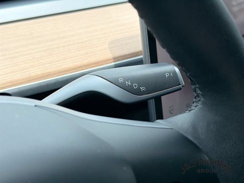 Used 2024 Tesla Model Y Long Range AWD/4WD image 22