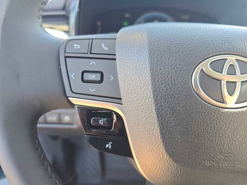 Used 2025 Toyota Camry LE image 31