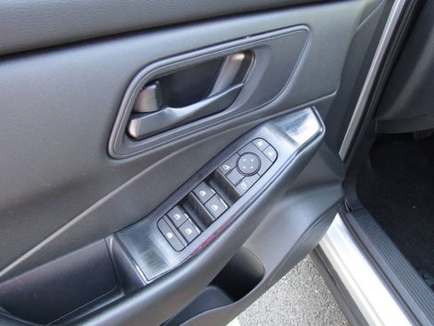 Used 2024 Nissan Rogue S AWD/4WD image 20