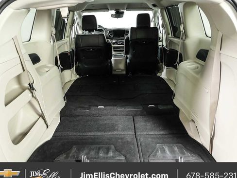 Used 2024 Chrysler Pacifica Touring-L FWD image 31