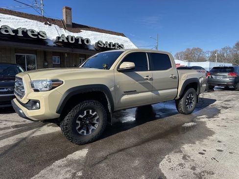 Used 2016 Toyota Tacoma TRD Off-Road w/ Towing Package image 1