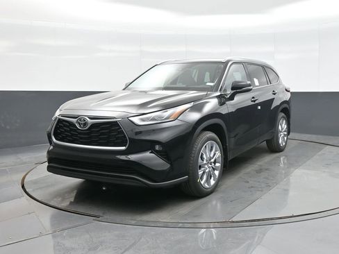 New 2026 Toyota Highlander Limited image 3