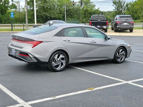Used 2025 Hyundai Elantra SEL FWD image 5