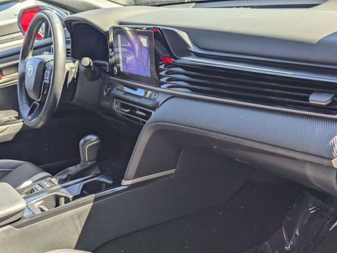 Used 2025 Toyota Camry SE image 32