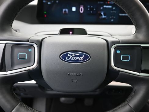 Used 2025 Ford Expedition Active image 13